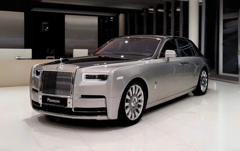 1. Rolls-Royce Phantom: The Pinnacle of Automotive Luxury